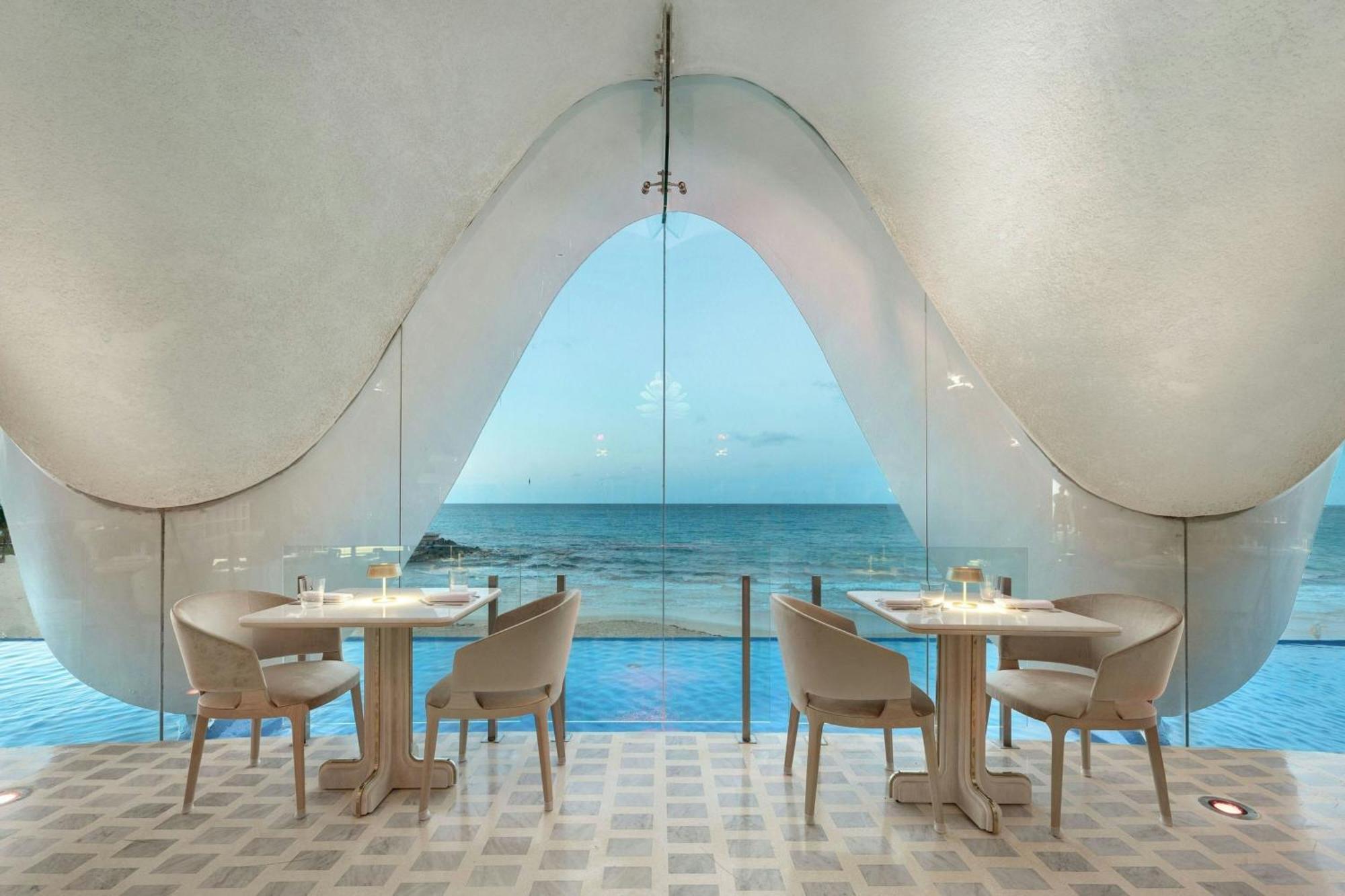 Resort La Concha Renaissance 4*